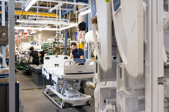 Employees building beds for Umano Médical