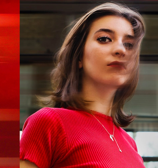 femme entrepreneur, vent dans les cheveux