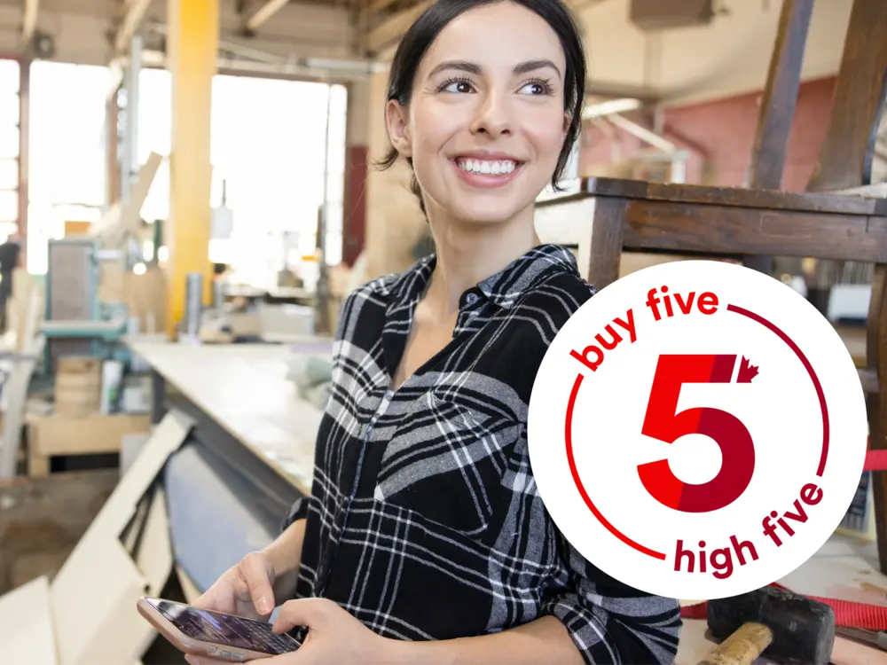 entrepreneure-smiling-in-her-workshop