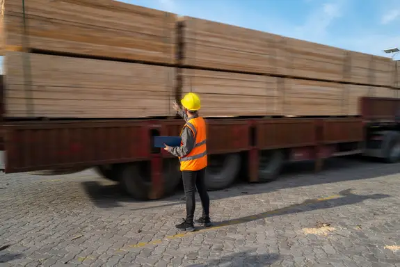 inspector counting the lumber on truck